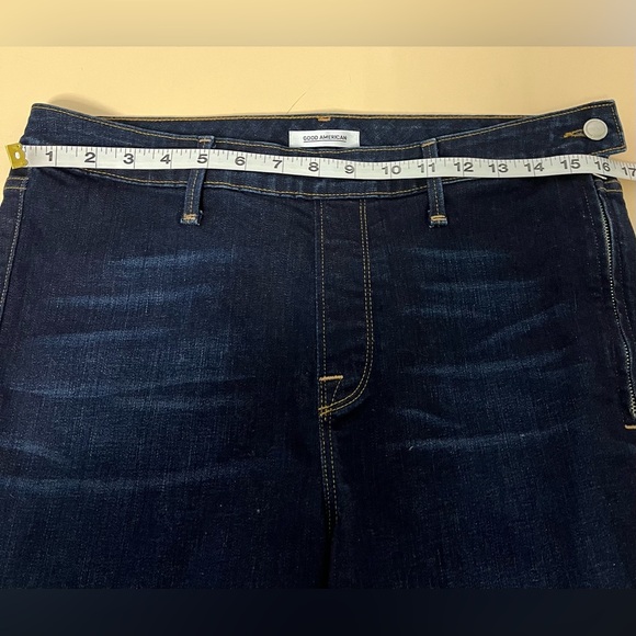 Good American Side Zip Skinny Jeans in a dark wash - Picture 7 of 7